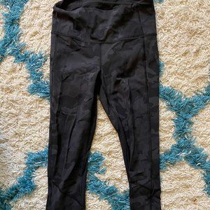 Lululemon Black Camo Capri Leggings Size 4